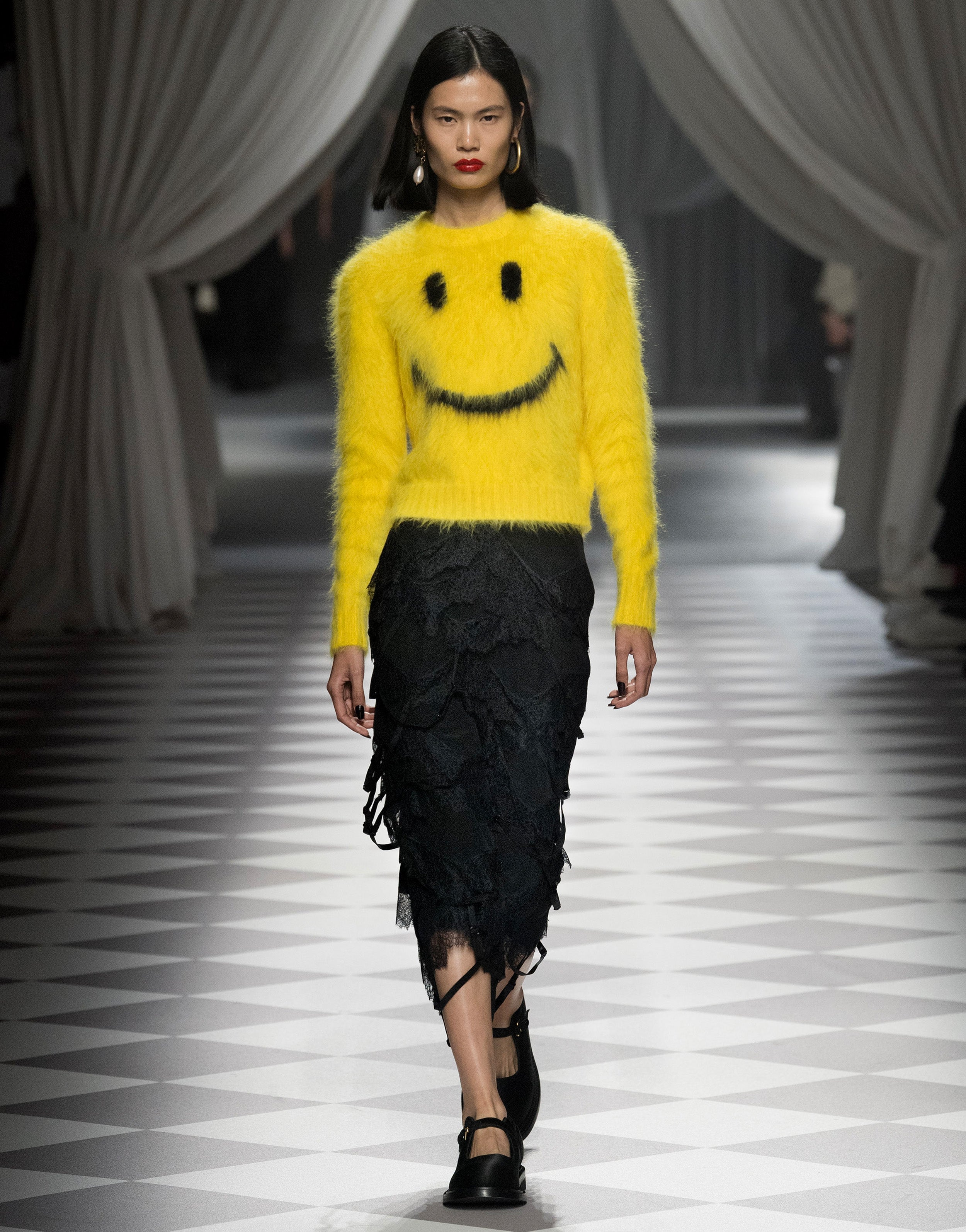【送料&関税込】Moschino Smiley Sweater 27003141_56848756_1000.jpg