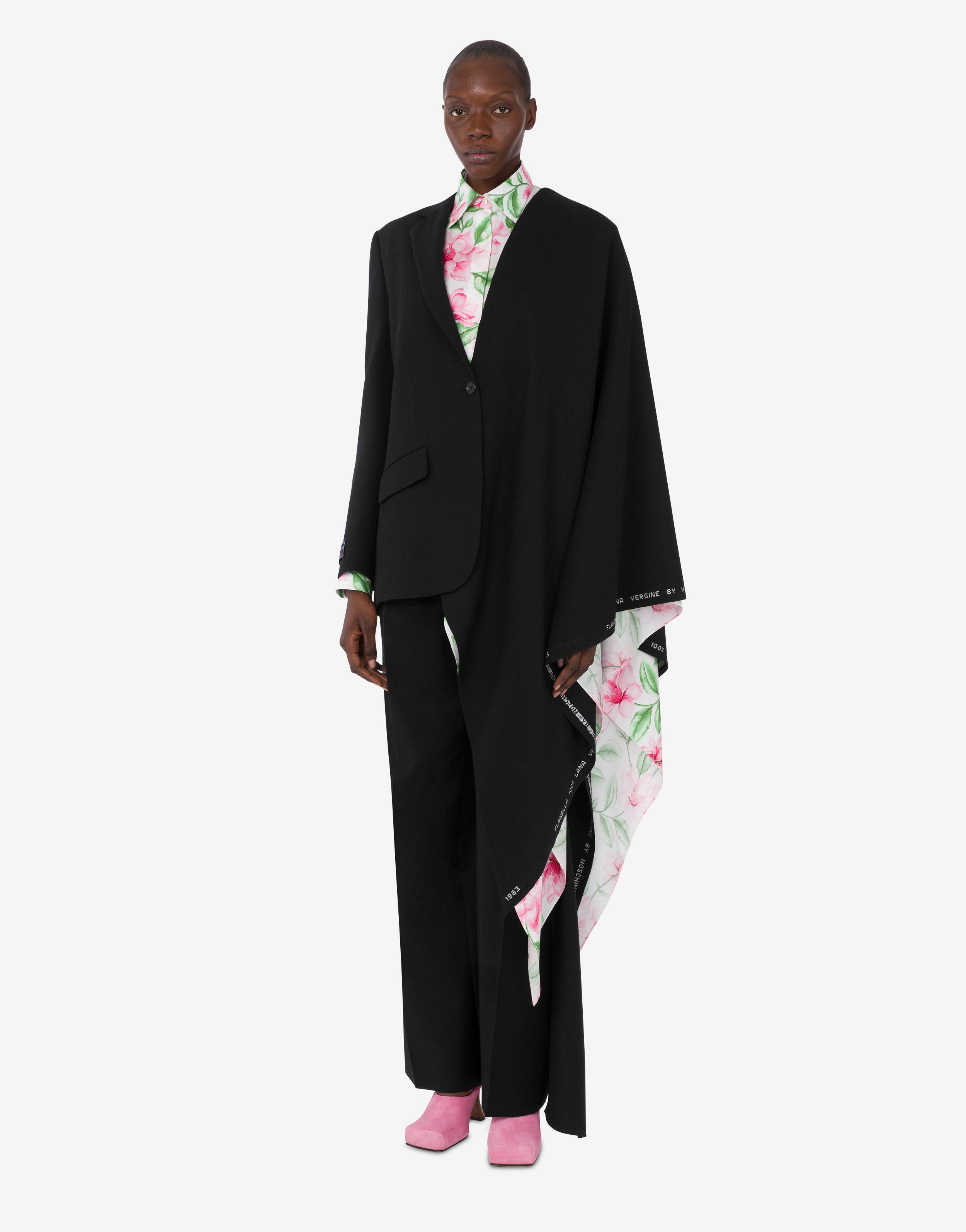 MOSCHINO 黒地に金 花柄 ペプラム ジャケット サイズ40 MOSCHINO 黒地に金 花柄 ペプラム ジャケット サイズ40 MOSCHINO