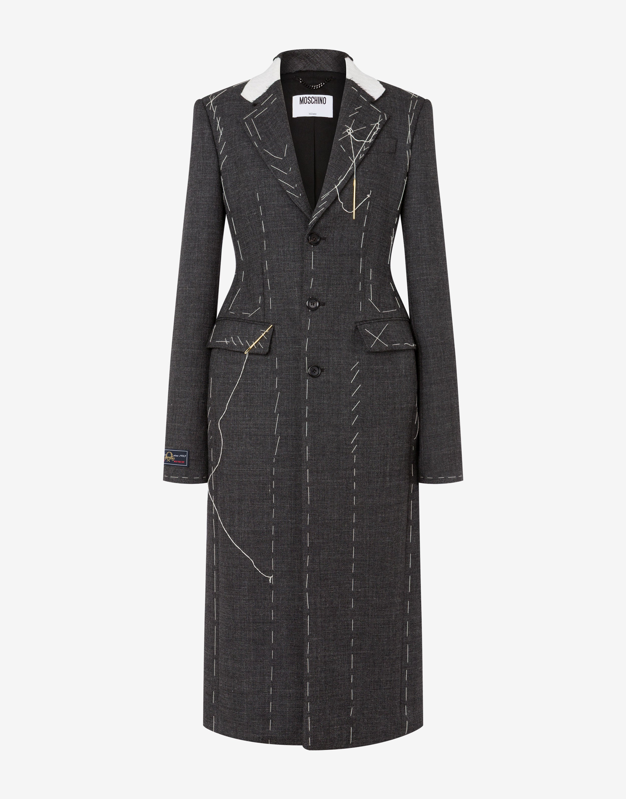 Manteau en toile de laine brodée
