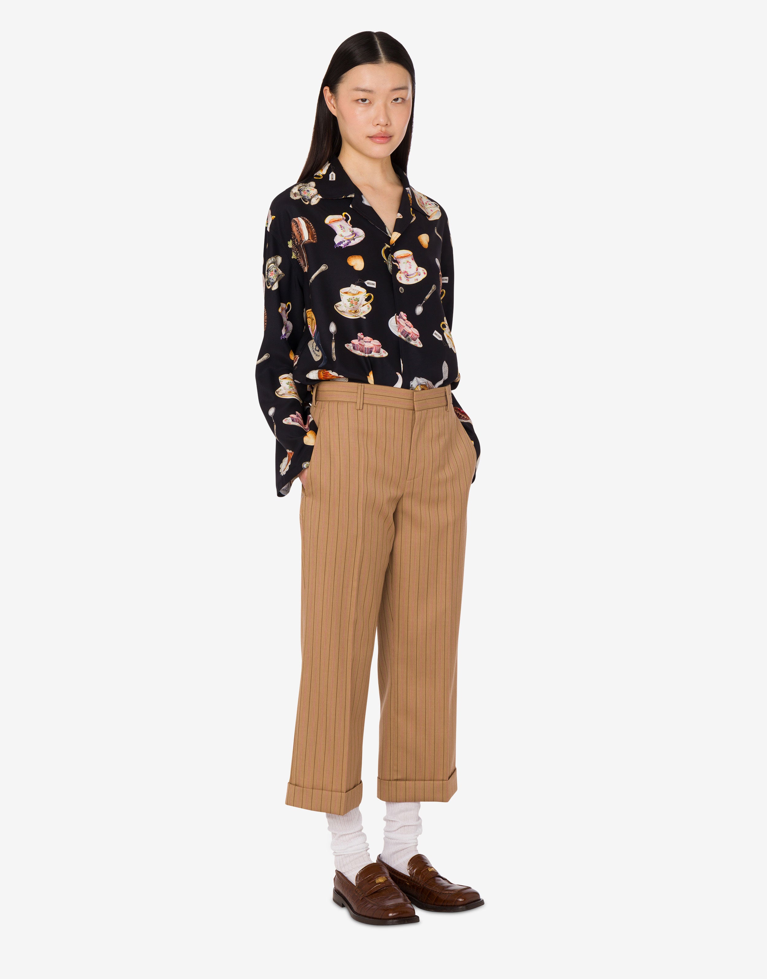 パンツ Moschino FW24 Printed silk pant (A03065455 1139) パンツ Moschino FW24 Patterned pants (A03065455 1139