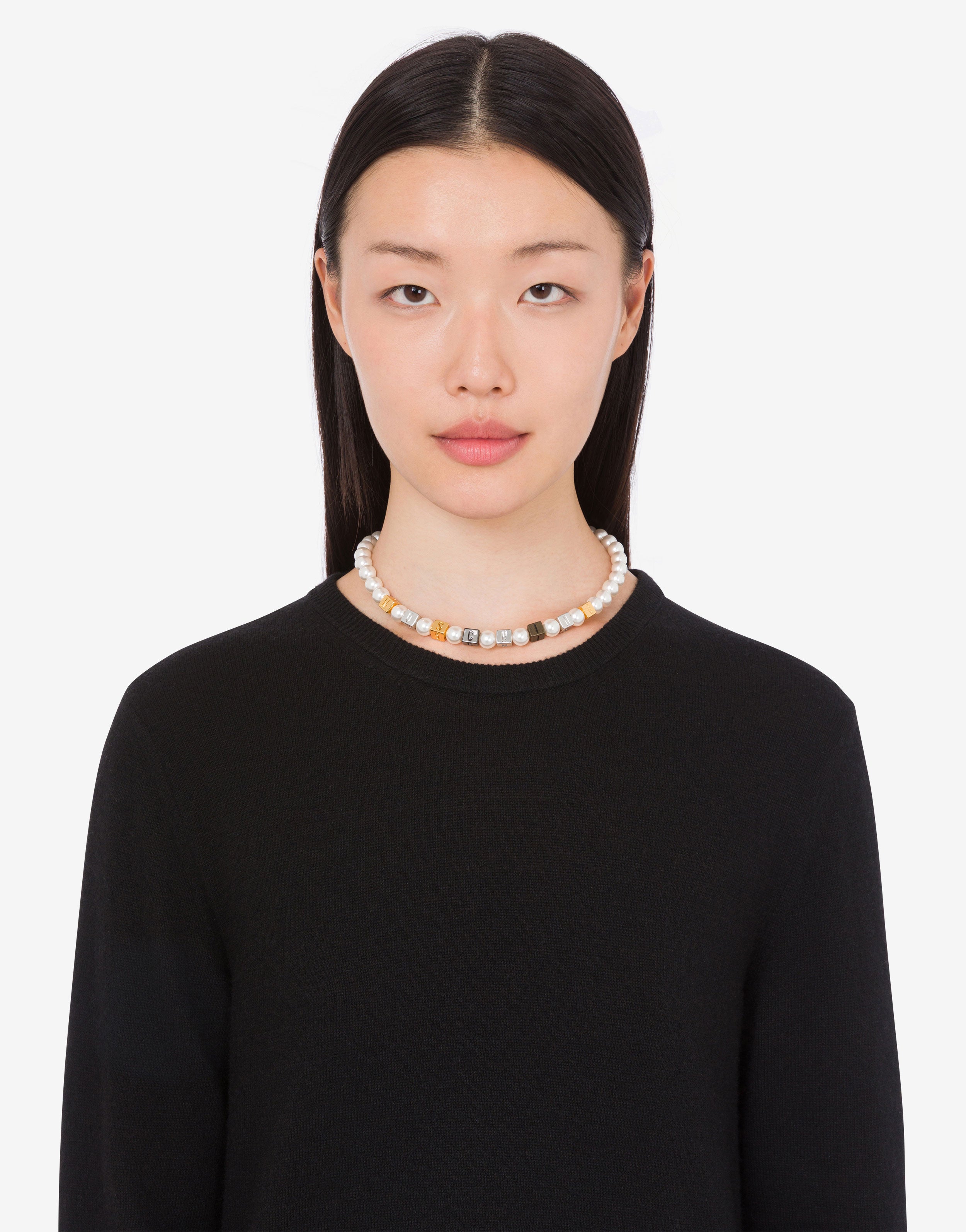 Choker necklace with pearls