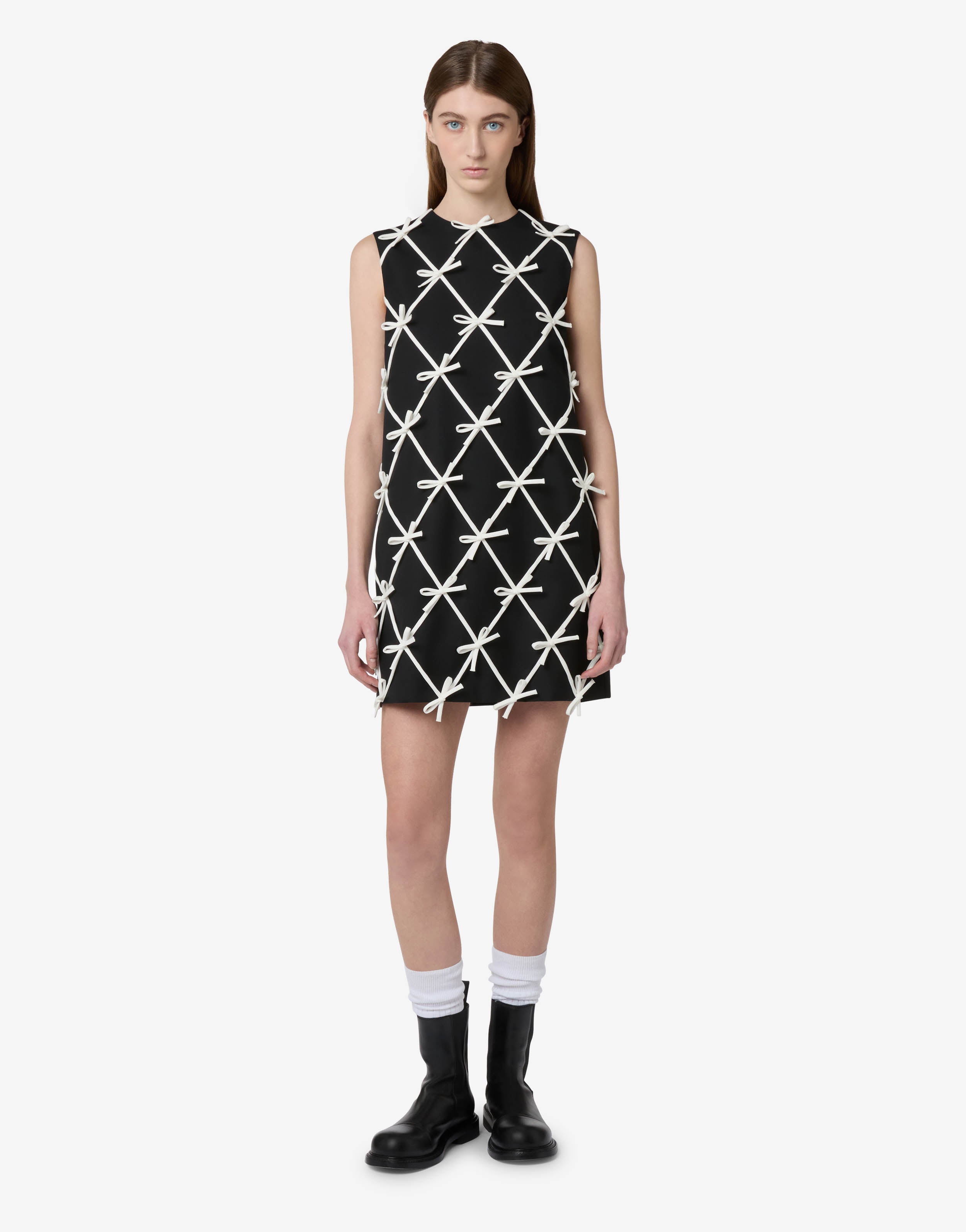 Woolen dress with bows