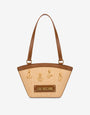 Shopper in raffia with letter charm