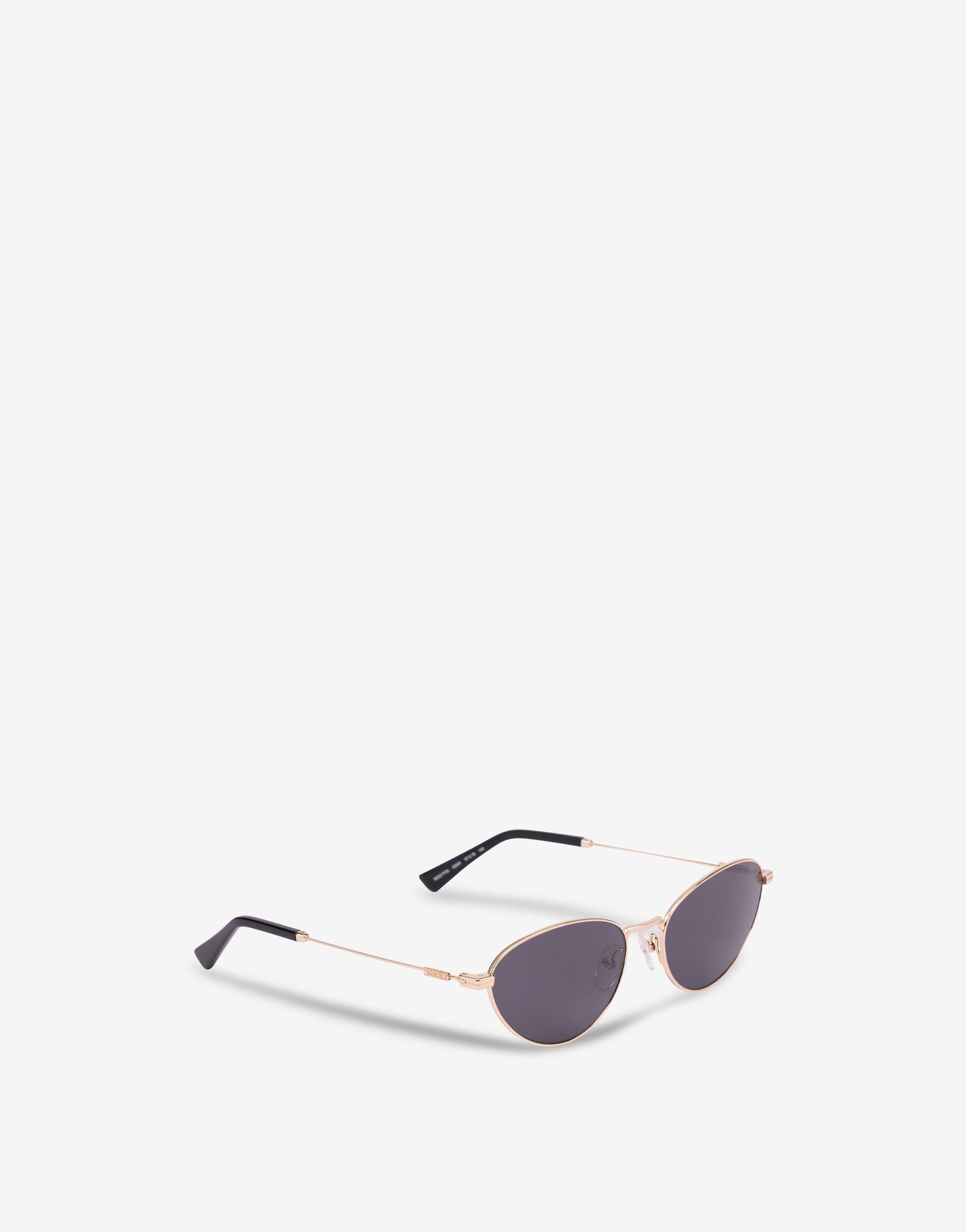 Moschino 2026: cut-out силуэт — модные солнцезащитные очки