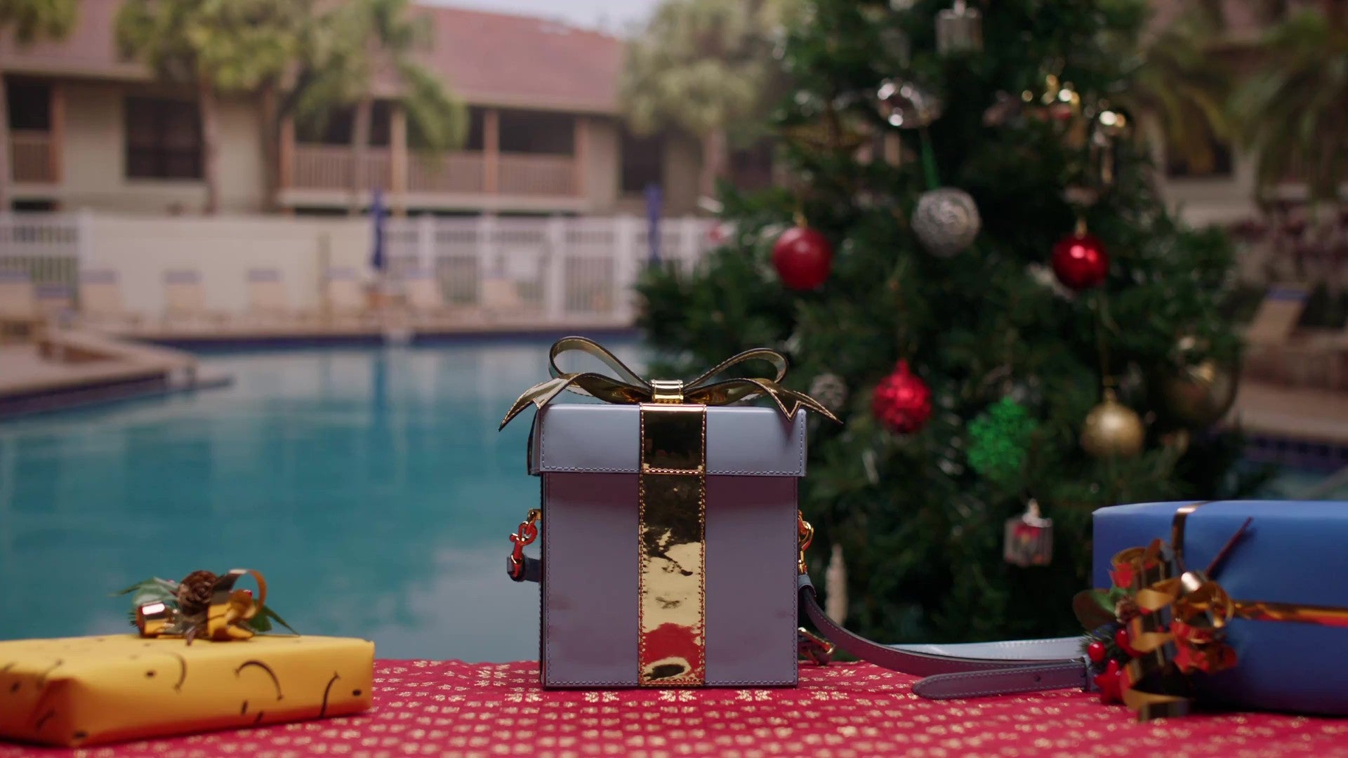 Moschino EN | Online Boutique: Luxury Clothing and Accessories